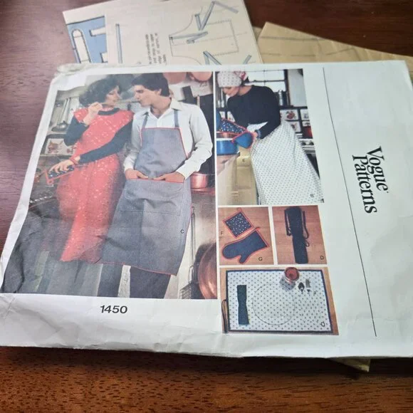 Vogue Patterns 1450 sewing pattern Apron, Placemat, and Potholders UNCUT Medium - Picture 1 of 5